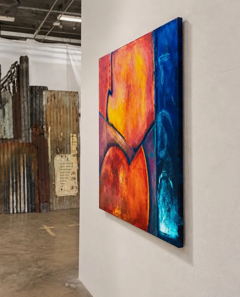 Abstract painting VERSUM by Maurizio Valch hanging in lateral perspective on a white gallery wall, featuring an industrial-style background.